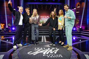 Bene Schulz, Luis Freitag, Bill Kaulitz, Tom Kaulitz, Nilam Farooq, and Álvaro Soler in That's My Jam mit Bill & Tom Kau