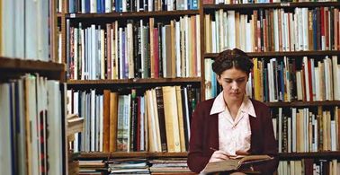 Tessa ia as Rosario in Los Adioses (The Eternal Feminine) 2017