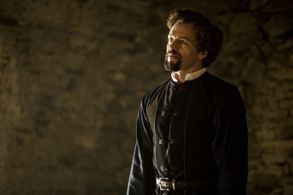 Julian Ovenden in Knightfall (2017)