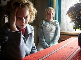 Carina Wiese and Sonja Gerhardt in Deutschland 83 (2015)