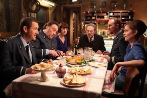 Bouli Lanners, Dany Boon, Jean-Paul Dermont, Benoît Poelvoorde, Julie Bernard, and Christel Pedrinelli in Rien à déclare