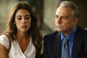 Haluk Bilginer and Cansu Dere in Ezel (2009)