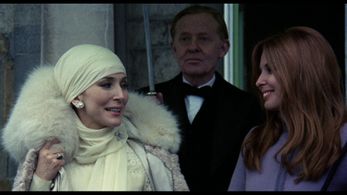 Dominique Boschero and Valentina Cortese in The Iguana with the Tongue of Fire (1971)