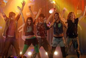 Lali Espósito and China Suárez in Casi ángeles (2007)