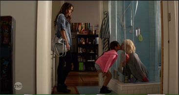 Love my grandma Smurf! (Ellen Barkin, Daniella Alonso)