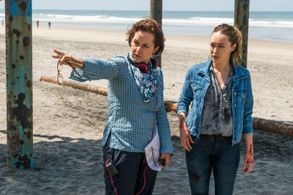 Uta Briesewitz and Alycia Debnam-Carey in Fear the Walking Dead (2015)