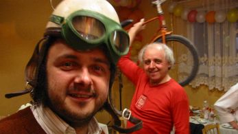 Jerzy Rogalski and Arkadiusz Jakubik in Wesele (2004)