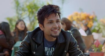 Amol Parashar in TVF Tripling: Rasta Jahaan Le Chale (2019)