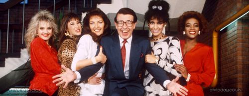 Leslie Crowther, Gillian De Terville, and Cindy Marshall-Day in The Price Is Right (1984)