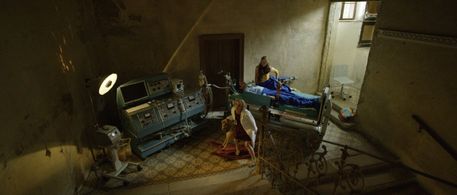 Enni Ojutkangas, Edmund Kingsley and Francesca Mula in Elysium Hernalsiense (2017)