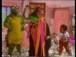 Carol Lee Scott, Freddie Stevens, and Hope Lang in Emu's World (1982)