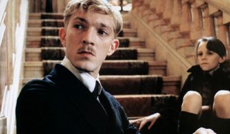 Vincent Cassel and Caspar Salmon in The Pupil (1996)