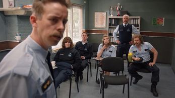 Gene Bervoets, Mieke De Groote, Nico Sturm, Kevin Janssens, Jonas Van Geel, and Eva Binon in Patrouille Linkeroever (201