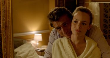 Lior Ashkenazi and Yael Bar-Zohar in Cupcakes (2013)