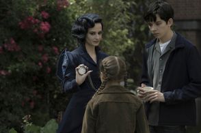 Eva Green, Asa Butterfield, and Georgia Pemberton in Miss Peregrine's Home for Peculiar Children (2016)