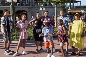 Laurence Fishburne, Anthony Anderson, Jenifer Lewis, Tracee Ellis Ross, Yara Shahidi, Marcus Scribner, Miles Brown, and 