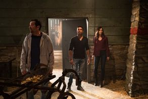 Paul Braunstein, Laura Vandervoort, and Mandela Van Peebles in Jigsaw (2017)