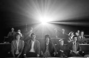 Judi Dench, Jude Hill, Lewis McAskie, Caitríona Balfe, and Jamie Dornan in Belfast (2021)