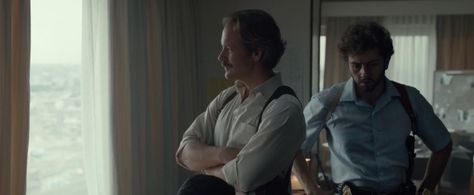 Peter Sarsgaard and David Valencia in Loving Pablo (2017)