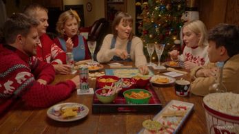 Still of Steven Huy, Robbie Amell, Leighton Meester, Veronika Slowikowska, Michael Hitchcock, Kathryn Greenwood in EXmas