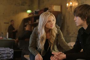 Natalie Alyn Lind and Percy Hynes White in The Gifted (2017)