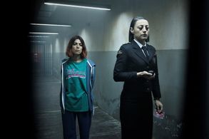 Ceren Moray and Nergis Öztürk in The Yard: 40.Bölüm (2019)