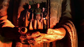 Alec Newman and Saskia Reeves in Dune (2000)