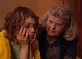 Irina Muravyova and Nelli Uvarova in Ne rodis krasivoy (2005)