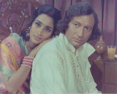 Vijay Anand and Nutan in Main Tulsi Tere Aangan Ki (1978)