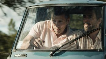 Miguel Damião and Mark Killeen in The Right Juice (2014)