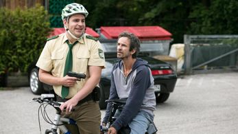 Felix Hellmann and Paul Sedlmeir in Hubert ohne Staller (2011)