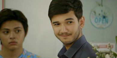 Matt Evans and Prince Villanueva in Sherlock Jr. (2018)