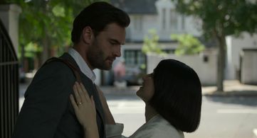 Eve Hewson and Tom Bateman in Behind Her Eyes (2021)