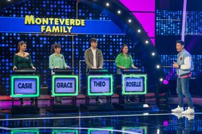 Dingdong Dantes, Roselle Y. Monteverde, Theodore Monteverde, Casie Banks, and Grace Monteverde in Family Feud Philippine
