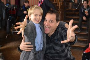 Carter Ryan Evancic w/ Peter Deluise - set of WCTH 2015