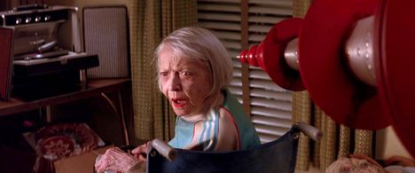 Sylvia Sidney in Mars Attacks! (1996)