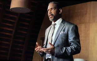 Pastor Billy- The Path-Netflix