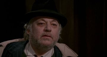 Paolo Villaggio in The Voice of the Moon (1990)