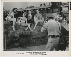 Joy Durden, Linda Hutchings, Don Knotts, Noreen Nash, and Dick Shawn in Wake Me When It's Over (1960)