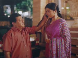 Arun Nalawade and Deepa Parab in Shan (2006)