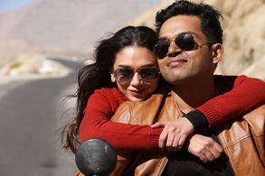 Karthi and Aditi Rao Hydari in Kaatru Veliyidai (2017)