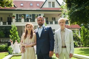 Juergen Maurer, Josefine Preuß, and Louis Hofmann in Shades of Guilt (2015)