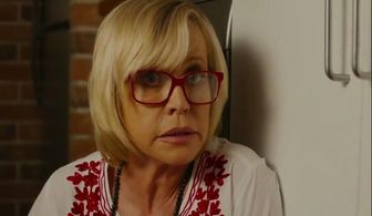 Jana Svandová in How to Shake Off a Bride (2016)