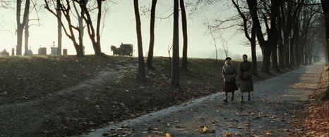 Magdalena Cielecka and Agnieszka Glinska in Katyn (2007)
