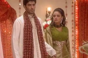 Aamna Sharif and Gurpreet Singh in Kahiin To Hoga (2003)