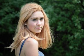 Strawberry Blonde as Anna in 