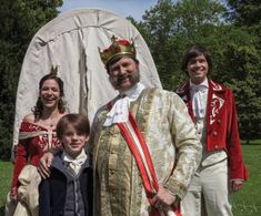 Jan Hrusínský, Veronika Khek Kubarová, Frantisek Skopal, and Filip Antonio in Duch nad zlato (2013)