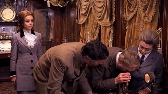 Christopher Lee, Peter Cushing, Alice Reinheart, and Silvia Tortosa in Horror Express (1972)