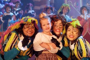 Lucilla Bellinga, Charlotte Ha, Mickey Vermeer, and Anouk de Pater in De club van Sinterklaas en het vergeten Pietje (20