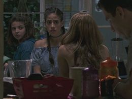 Gisselle Kuri and Fátima Molina in La Doña (2016)